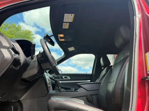 Used 2018 Ford Explorer Sport AWD/4WD image 17