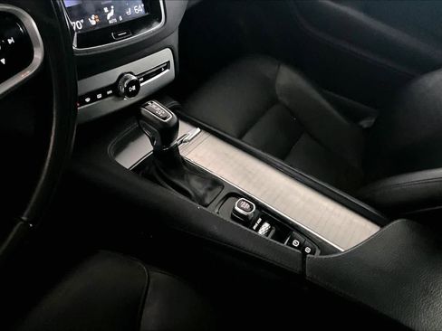 Used 2018 Volvo XC90 T5 Momentum image 16