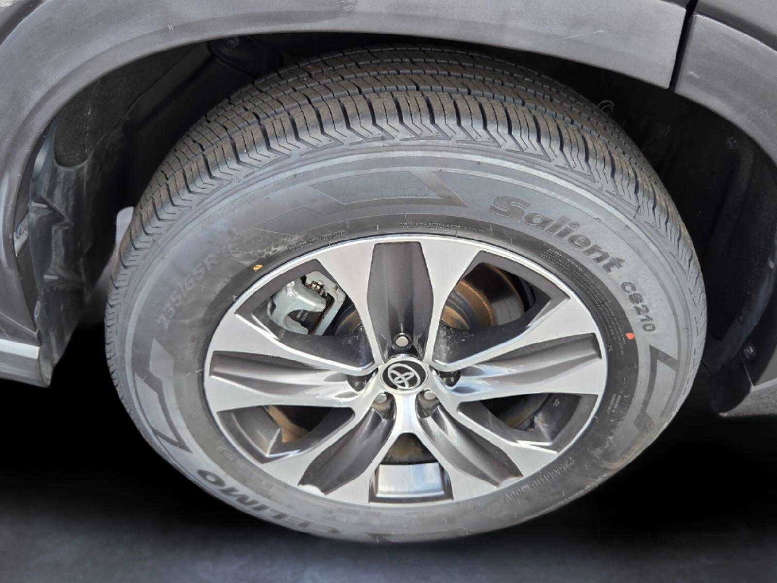 Used 2021 Toyota Highlander XLE FWD image 20