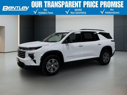 Used 2025 Chevrolet Traverse LT w/ Driver Confidence Package