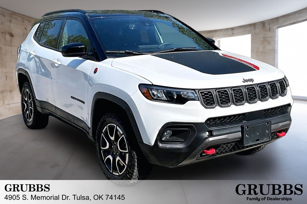 Used 2026 Jeep Compass Trailhawk AWD/4WD image 1