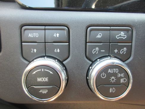 New 2026 GMC Sierra 2500 SLE w/ SLE Value Package; AWD/4WD image 17