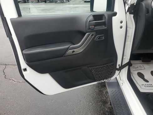 Used 2018 Jeep Wrangler Unlimited Altitude image 11