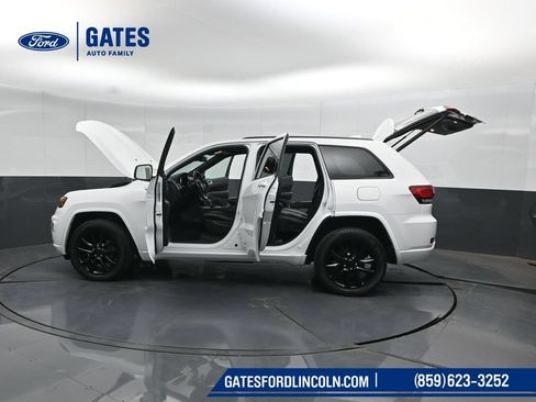 Used 2020 Jeep Grand Cherokee Altitude AWD/4WD image 57