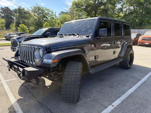 Used 2020 Jeep Wrangler Unlimited Sahara image 2
