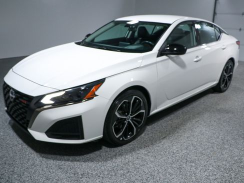 Used 2024 Nissan Altima 2.5 SR image 29