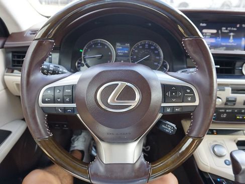 Used 2016 Lexus ES 350 w/ Premium Package w/Wood Trim FWD image 25