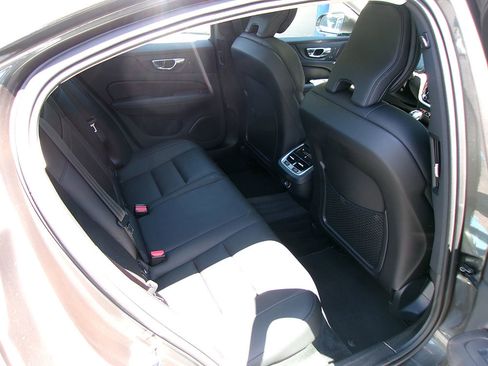 Used 2019 Volvo S60 T6 Inscription image 11