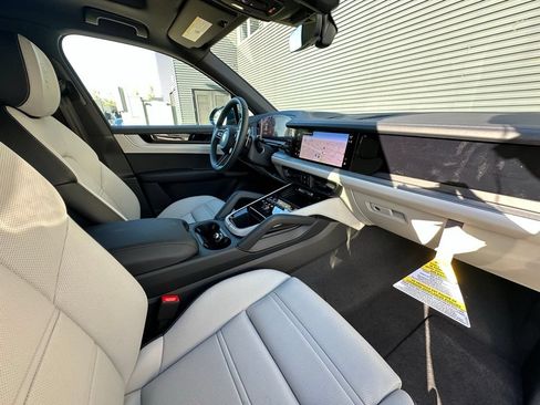 Certified 2026 Porsche Cayenne S AWD/4WD image 38