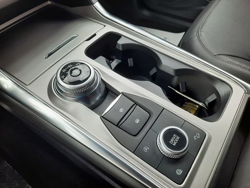 Used 2020 Ford Explorer XLT w/ Equipment Group 202A image 11