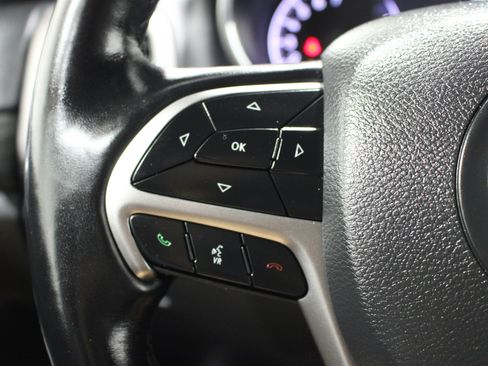 Used 2022 Jeep Grand Cherokee Laredo X AWD/4WD image 11