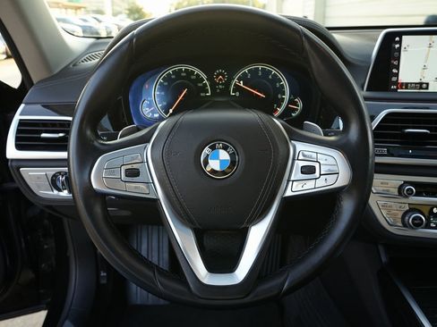 Used 2018 BMW 740i image 6