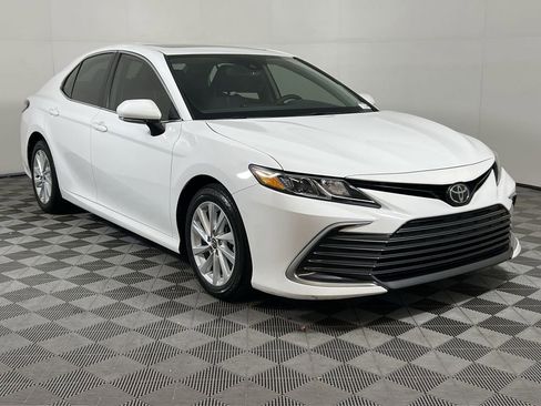 Used 2023 Toyota Camry LE image 2
