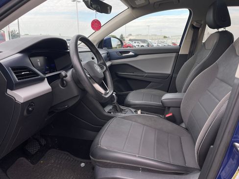 Used 2022 Volkswagen Taos SE w/ Panoramic Sunroof Package FWD image 14