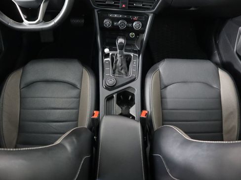 Used 2022 Volkswagen Taos SEL w/ Panoramic Sunroof Package image 17