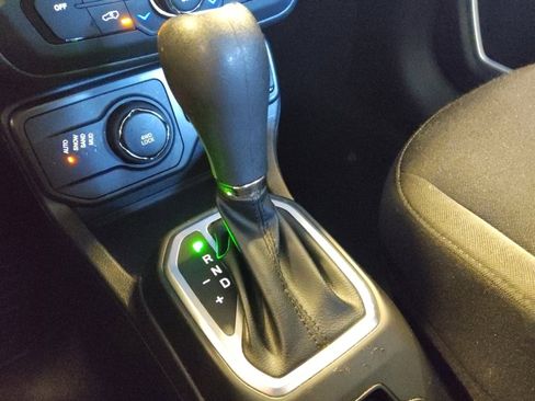 Used 2021 Jeep Renegade Sport image 26