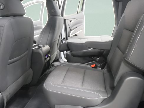 Used 2025 Chevrolet Traverse LT w/ Midnight/Sport Edition FWD image 24