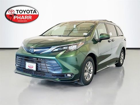 New 2025 Toyota Sienna XLE FWD image 1