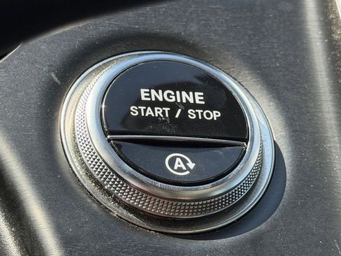 Used 2025 Mercedes-Benz E 350 4MATIC Sedan image 22