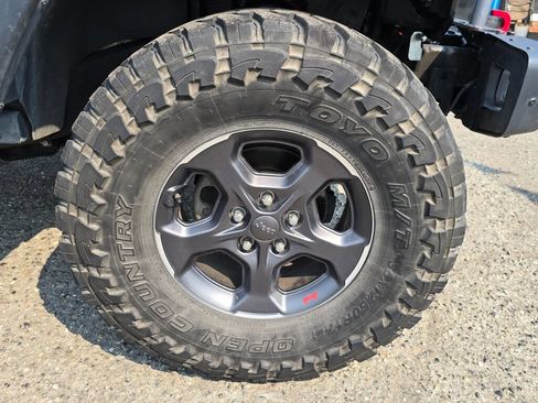 Used 2016 Jeep Wrangler Unlimited Rubicon AWD/4WD image 9