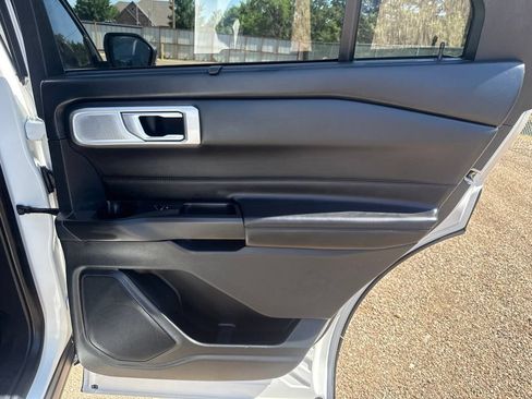 Used 2020 Ford Explorer Platinum w/ Premium Technology Package AWD/4WD image 37