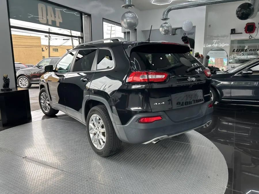 Used 2016 Jeep Cherokee Limited AWD/4WD image 6