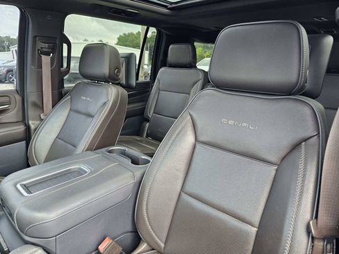 Used 2021 GMC Yukon XL Denali w/ Denali Ultimate Package AWD/4WD image 16