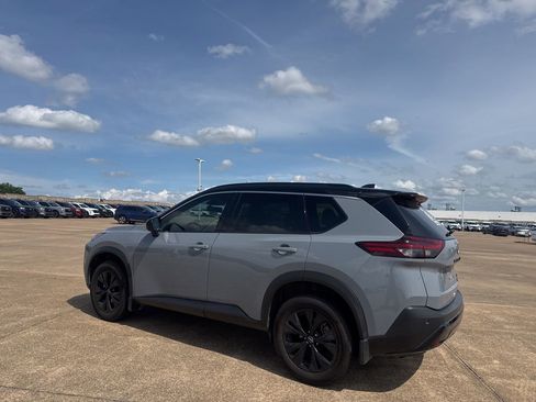 Certified 2023 Nissan Rogue SV w/ SV Premium B Package FWD image 13