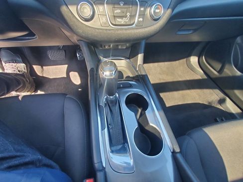 Used 2018 Chevrolet Malibu LT image 17