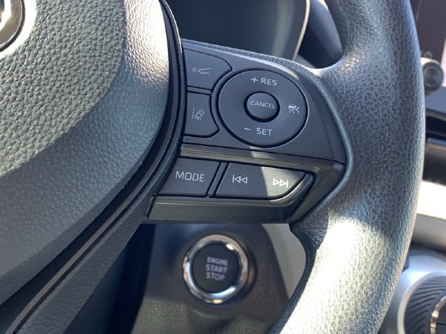 Used 2025 Toyota RAV4 XLE FWD image 23
