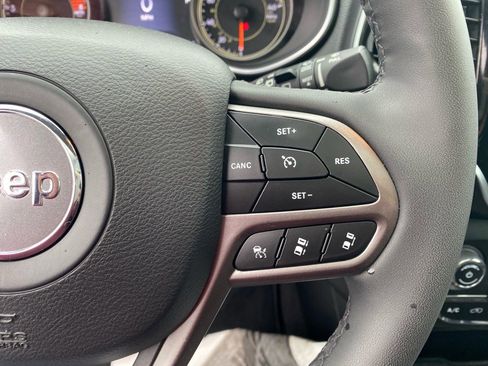 Used 2022 Jeep Cherokee Limited image 17