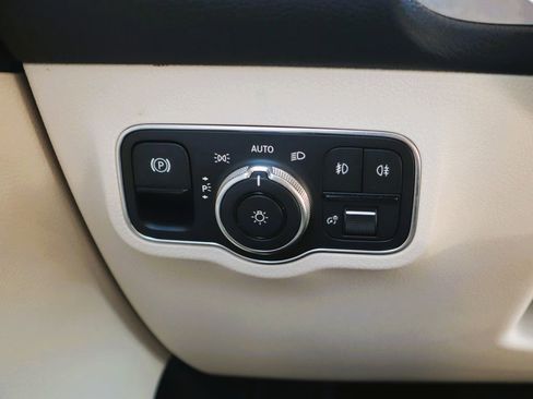 Certified 2022 Mercedes-Benz GLB 250 4MATIC w/ Premium Package Lite image 20