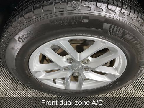 Certified 2023 Jeep Grand Cherokee L Laredo image 9