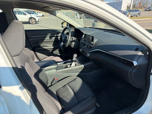 Used 2022 Nissan Altima 2.5 S image 16