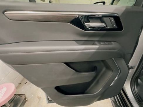 Used 2025 Chevrolet Tahoe LT image 53