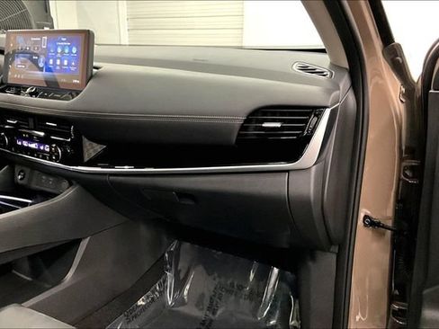 Used 2025 Nissan Rogue SL w/ Tech Package AWD/4WD image 19