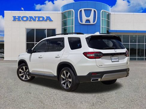 Used 2025 Honda Pilot Touring image 5