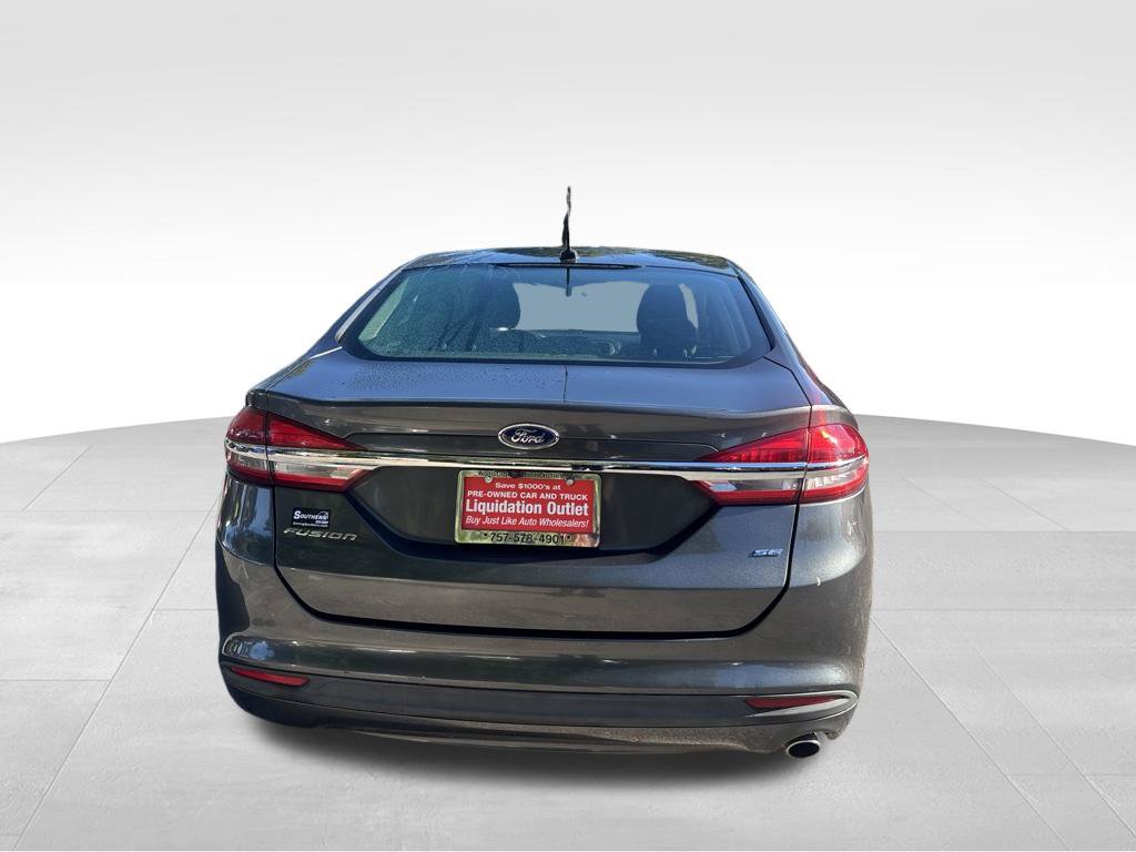 Used 2017 Ford Fusion SE FWD image 7