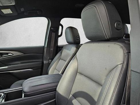 Used 2026 Chevrolet Traverse LT image 20