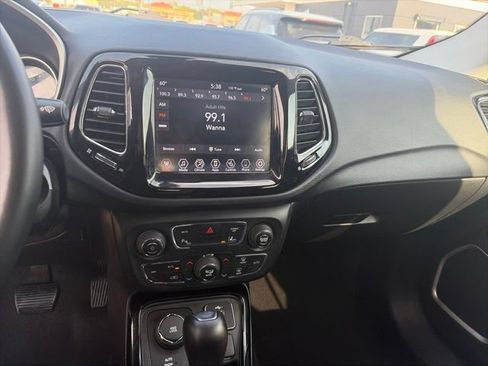 Used 2021 Jeep Compass Limited AWD/4WD image 9