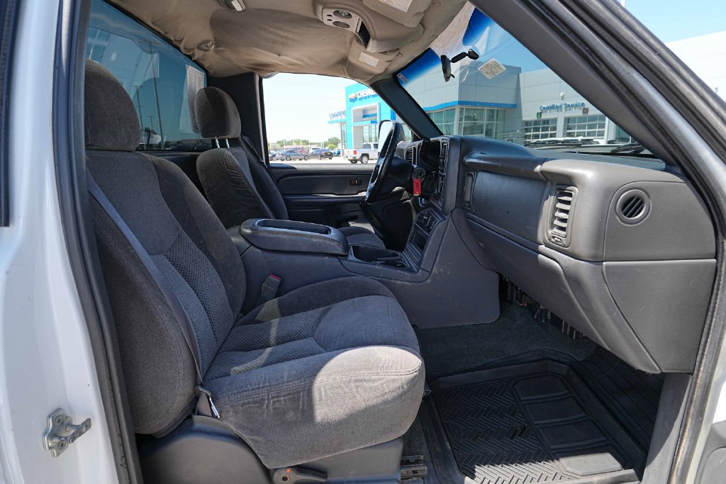 Used 2006 Chevrolet Silverado 2500 W/T w/ Heavy-Duty Power Package AWD/4WD image 19