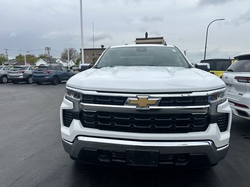 Used 2022 Chevrolet Silverado 1500 LT AWD/4WD image 2