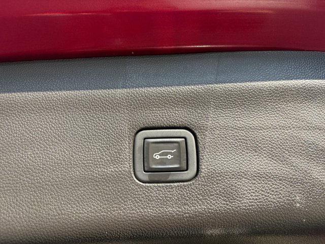 Used 2020 Buick Enclave Essence w/ LPO, Floor Liner Package FWD image 18