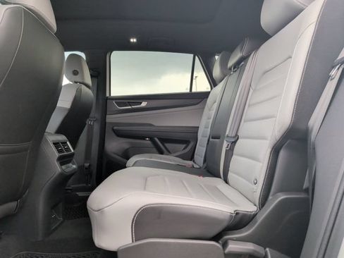 Used 2024 Volkswagen Atlas Cross Sport SEL R-Line AWD/4WD image 24