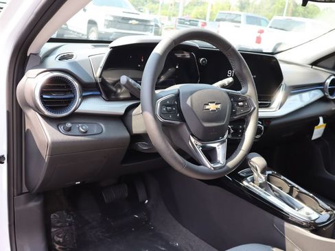 New 2026 Chevrolet Trax LT w/ LT Convenience Package FWD image 8