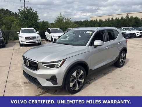 Certified 2025 Volvo XC40 B5 Plus AWD/4WD image 1