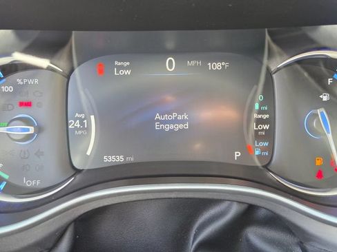 Used 2024 Chrysler Pacifica Limited FWD image 19