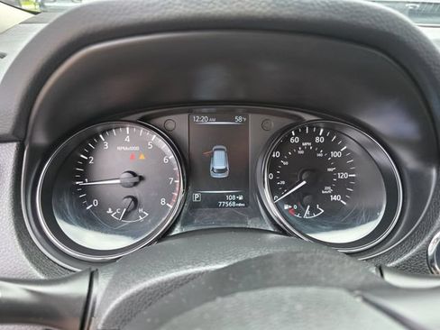 Used 2017 Nissan Rogue SV AWD/4WD image 25
