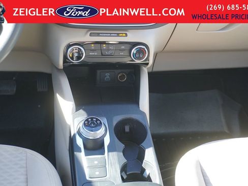 Used 2022 Ford Escape SE image 15