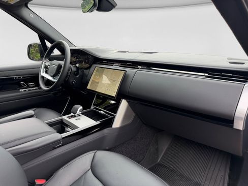 New 2025 Land Rover Range Rover SE AWD/4WD image 23